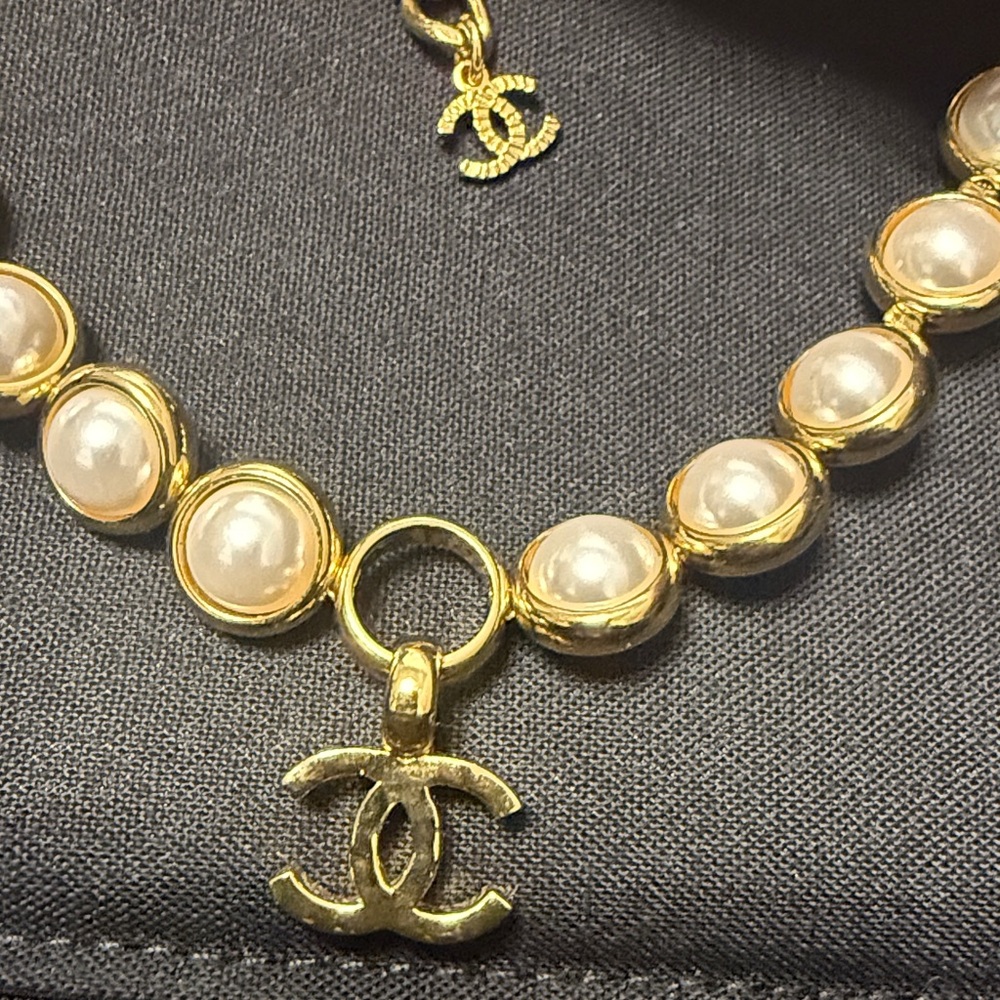 Chanel 2024 Bead Strand CC Gold and Cream Pearl Necklace - Picture 10 of 10
